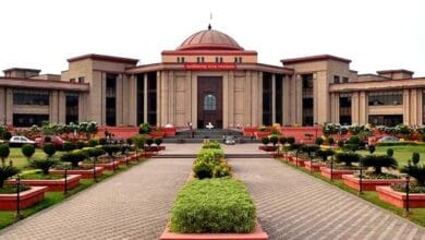 बिलासपुर हाई कोर्ट ने कहा- पत्नी सरकारी नौकरी में हो और आय पति से अधिक हो, तब भी पति को देना होगा मुकदमे का खर्च।