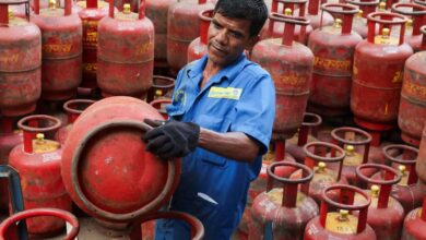 सरकारी तेल कंपनियों ने घरेलू रसोई गैस (LPG) की कीमतों में ₹29 प्रति सिलेंडर की भारी बढ़ोतरी कर दी है।