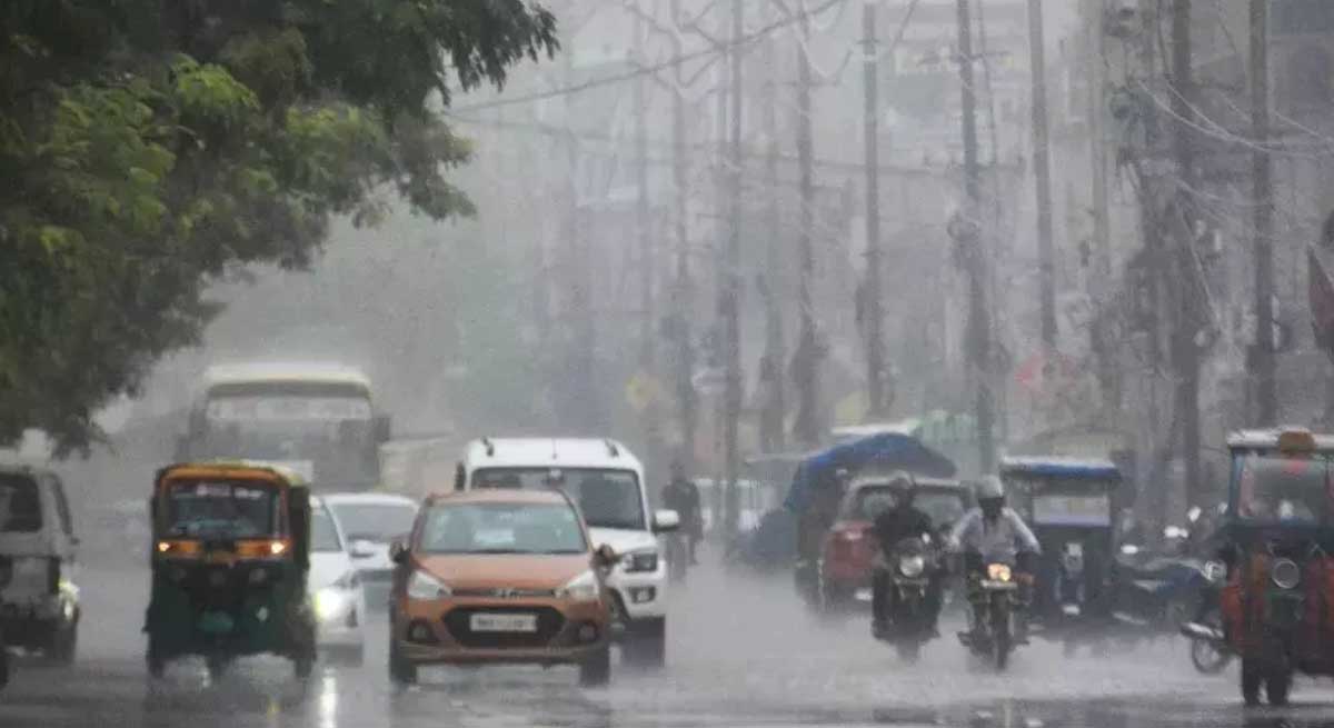 छत्तीसगढ़ में मौसम का मिजाज बदला। मौसम विभाग ने रायपुर समेत कई जिलों में भारी बारिश और 50 किमी/घंटे की रफ्तार से तेज हवाएं चलने का अलर्ट जारी किया है।