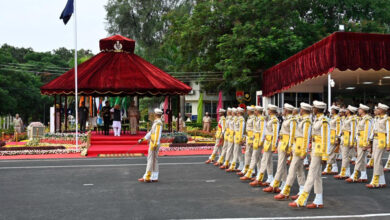 अधिकारियों
