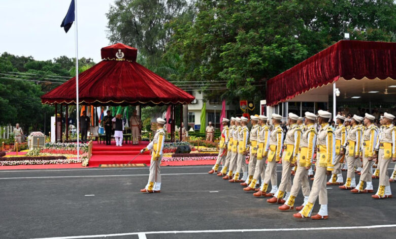 अधिकारियों