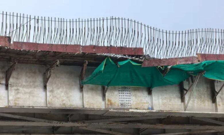Gorakhpur Flyover, Flyover Accident, Padri Bazar, Concrete Collapse, Construction Safety, Road Accident, Shahpur Police, Uttar Pradesh News, Bridge Construction,