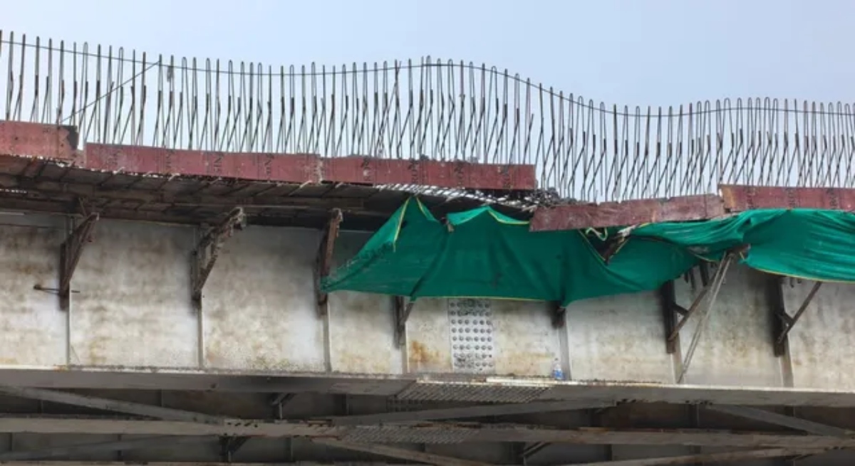 Gorakhpur Flyover, Flyover Accident, Padri Bazar, Concrete Collapse, Construction Safety, Road Accident, Shahpur Police, Uttar Pradesh News, Bridge Construction,
