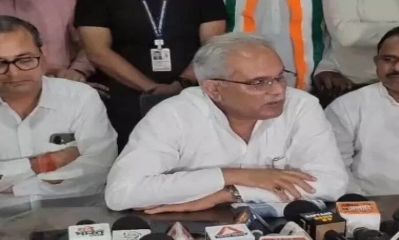 Bhupesh Baghel, Bilaspur News, Congress Training Camp, Chhattisgarh Politics, Kaka Abhi Zinda Hai, Congress Leadership, Rahul Gandhi, BJP Vs Congress, RSS Controversy, Ram Mandir Remark, Farmers Issue, Fertilizer Shortage, DAP Fertilizer, Electricity Price Hike, Petrol Diesel Price, Hardeep Singh Puri, Chhattisgarh Farmers, Law And Order, Deepak Baij, Charandas Mahant, Assembly Election 2028, Collective Leadership, Bhupesh Baghel Statement, Bilaspur Circuit House, Chhattisgarh News, Political News India, BJP Government, Congress Protest, Inflation Issue, Rural Politics India