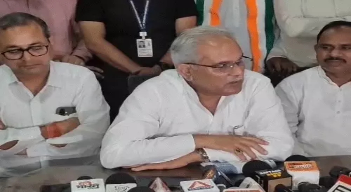 Bhupesh Baghel, Bilaspur News, Congress Training Camp, Chhattisgarh Politics, Kaka Abhi Zinda Hai, Congress Leadership, Rahul Gandhi, BJP Vs Congress, RSS Controversy, Ram Mandir Remark, Farmers Issue, Fertilizer Shortage, DAP Fertilizer, Electricity Price Hike, Petrol Diesel Price, Hardeep Singh Puri, Chhattisgarh Farmers, Law And Order, Deepak Baij, Charandas Mahant, Assembly Election 2028, Collective Leadership, Bhupesh Baghel Statement, Bilaspur Circuit House, Chhattisgarh News, Political News India, BJP Government, Congress Protest, Inflation Issue, Rural Politics India