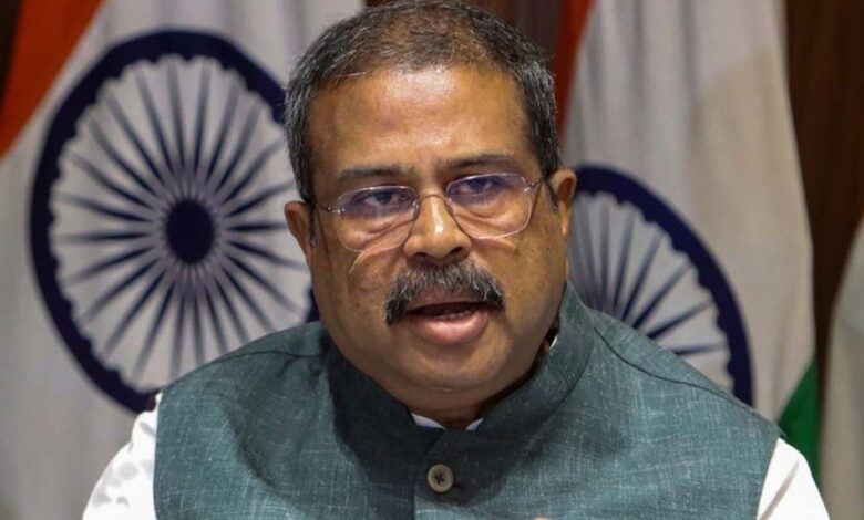 केंद्रीय मंत्री धर्मेंद्र प्रधान ने दिया इस्तीफा