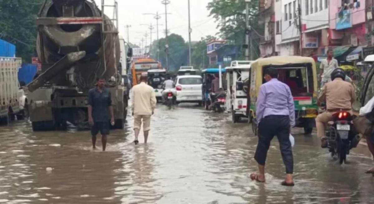**Keywords (English):** Monsoon Update, IMD Weather Alert, Heavy Rainfall, Rain Alert India, Weather Forecast, Delhi NCR Rain, Madhya Pradesh Rain, Chhattisgarh Weather, Heavy Rain Alert, Thunderstorm Alert, Lightning Warning, IMD Forecast, Monsoon News, India Weather Today, Rainfall Update, Weather News, Orange Alert, Flood Alert, Monsoon Active, Heavy Rain in India