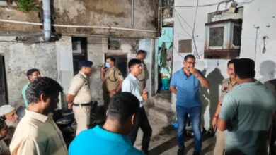 Raipur Crime, Raipur Suicide Case, Family Suicide, Battery Trader, Tikrapara, Sanjay Nagar Raipur, Chhattisgarh News, Murder Suicide, Poisoning Case, Family Tragedy, Police Investigation, Forensic Team, Crime News, Raipur Breaking News, Chhattisgarh Crime, Suicide Case, Poisoned Food, Five Deaths, Bihar Family,