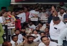 Raipur Congress Protest, Khamhardih Police Station, Chhattisgarh Congress, Deepak Baij, Bhupesh Baghel, Counter FIR, BJP Congress Clash, Raipur News, Chhattisgarh News, Congress Dharna, Political Protest, Police FIR, BJP Leaders, Chhattisgarh Politics, Raipur Protest, Non Bailable FIR, Congress Workers, Police Action, Political News, Latest Raipur News, CG News, BJP vs Congress, Chhattisgarh Police, Deepak Baij News, Bhupesh Baghel News,