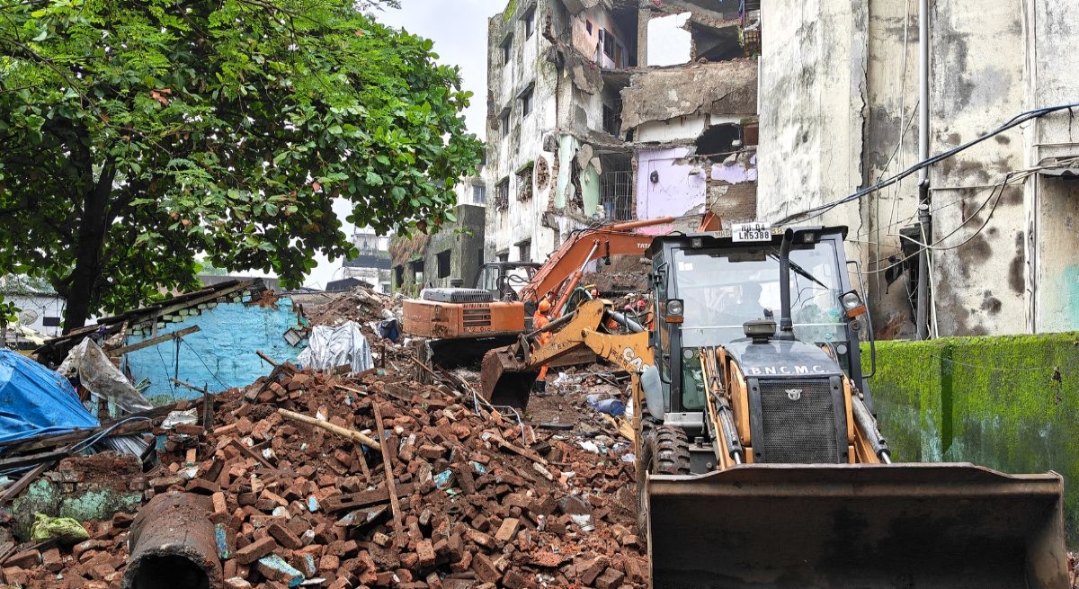 Bhiwandi Building Collapse, Thane Building Collapse, Bhiwandi News, Maharashtra News, Building Collapse Today, Kohinoor Building Collapse, Narpoli Building Collapse, Thane News, NDRF Rescue, Building Accident, Building Collapse Rescue, Bhiwandi Accident, Four Storey Building Collapse, Building Collapse Deaths, Maharashtra Building Accident, Rescue Operation, NDRF Team, Building Collapse Live Updates, India News, Breaking News, Thane District News, Bhandari Compound, Building Collapse Victims, Building Collapse Video, Latest Maharashtra News