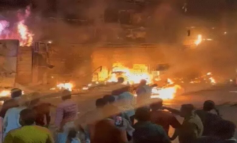 Raipur Fire, Raipur News, Raipur Fire News, Telibandha Fire, Octopus Bar Fire, Octopus Bar Raipur, Raipur Crime News, Raipur Latest News, Fire Accident, Shop Fire, Hardware Shop Fire, Four Shops Burnt, Fire Brigade, Fire Brigade Raipur, Fire Rescue Operation, Fire Incident, Vehicle Fire, Chhattisgarh News, Chhattisgarh Fire News, Telibandha News, Raipur Police, Fire Department, Breaking News, Latest Raipur News, Dainik Bhaskar Raipur, Shop Damage, Fire Investigation