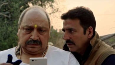 Akshay Kumar, Sudhir Pandey, Toilet Ek Prem Katha, Teleprompter, Akshay Kumar Dialogues, Bollywood News, Akshay Kumar Controversy, Siddharth Kannan Podcast, Veteran Actor, Tees Maar Khan, Pandav Movie, Haiwaan Movie, Akshay Kumar Upcoming Film, Hindi Cinema, Entertainment News