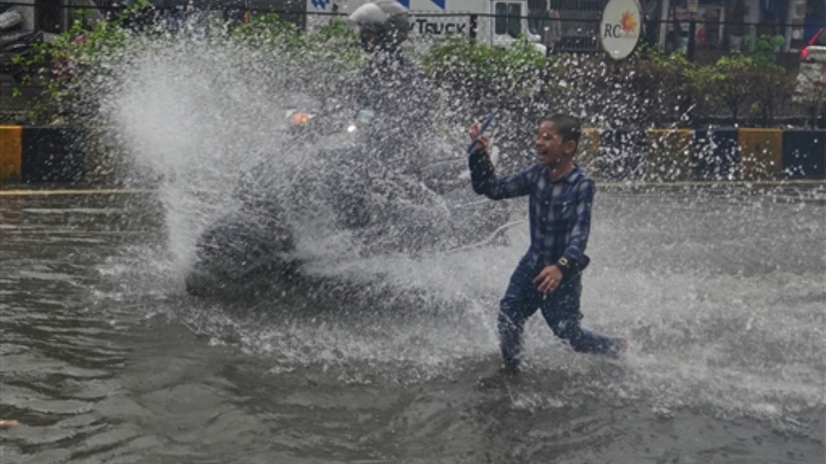 Monsoon, Heavy Rainfall, IMD Alert, Weather Update, Rain Alert, Maharashtra Rain, Uttar Pradesh Rain, Odisha Rain, Madhya Pradesh Flood, Bihar Rain, Delhi NCR Weather, Monsoon News, Flood Alert, Train Cancelled, Thunderstorm, IMD Forecast, India Weather, Heavy Rain Warning, Weather News, Rainfall Update
