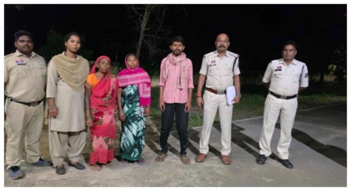 Jashpur Crime, Chhattisgarh Crime News, Murder Case, Mother Murder Case, Son Killed Mother, Crime News India, Chhattisgarh Police, Doakda Crime, Bandarchua Village, Blind Murder Case, Murder Investigation, Love Affair Crime, Son Girlfriend Murder Case, Police Action, FSL Investigation, BNS Section 103, Crime Story, Shocking Crime News, Chhattisgarh Breaking News, Rural Crime, Murder Accused Arrested, Police Investigation, Criminal Case, Latest Crime News, India Crime News, Jashpur Police, Chhattisgarh News, Murder Mystery, Family Crime, Love Triangle Crime, Crime Report