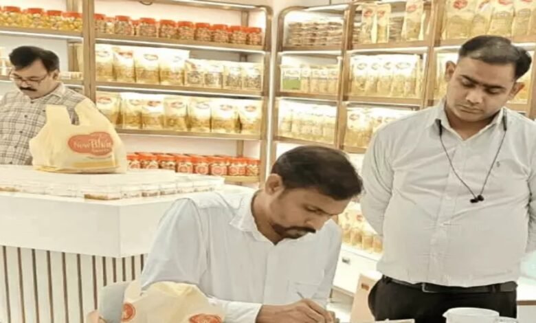 Bilaspur, Raksha Bandhan, Sweet Shops, Food Safety, Food Department, Food Inspection, Food Adulteration, Adulterated Sweets, MauSa Ji Sweets, Raj Jalpan Grih, Bengal Sweets, New Bharat Sweets, Shahi Laddu, Malai Peda, Besan Laddu, Samosa, Hygiene, Food Samples, Food Testing, Food Safety Administration,