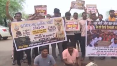 CG Police Recruitment, Chhattisgarh Police Bharti, Police Recruitment Protest, Police Vacancy, 1940 Vacant Posts, Police Bharti Candidates, Vijay Sharma, Home Minister Vijay Sharma, Chhattisgarh Police, Police Recruitment 2026, Kabirdham News, Kawardha News, Chhattisgarh Jobs, Government Jobs, Police Jobs, Recruitment Protest,