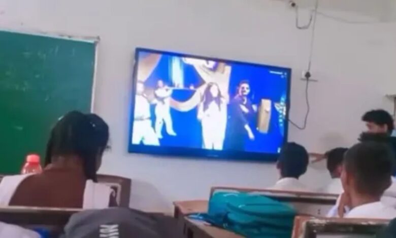 Maihar, Madhya Pradesh, Government School, Dhurandhar Movie, A Certified Film, Adult Rated Film, School Controversy, Viral Video, Digital Classroom, LED Screen, Students, Education Department, District Education Officer, Saloni Sharma, CM Helpline, School Investigation, Guest Teacher, Digital Education, School News, Viral News, MP News, Classroom Video, Education Controversy, Government School Students, Breaking News