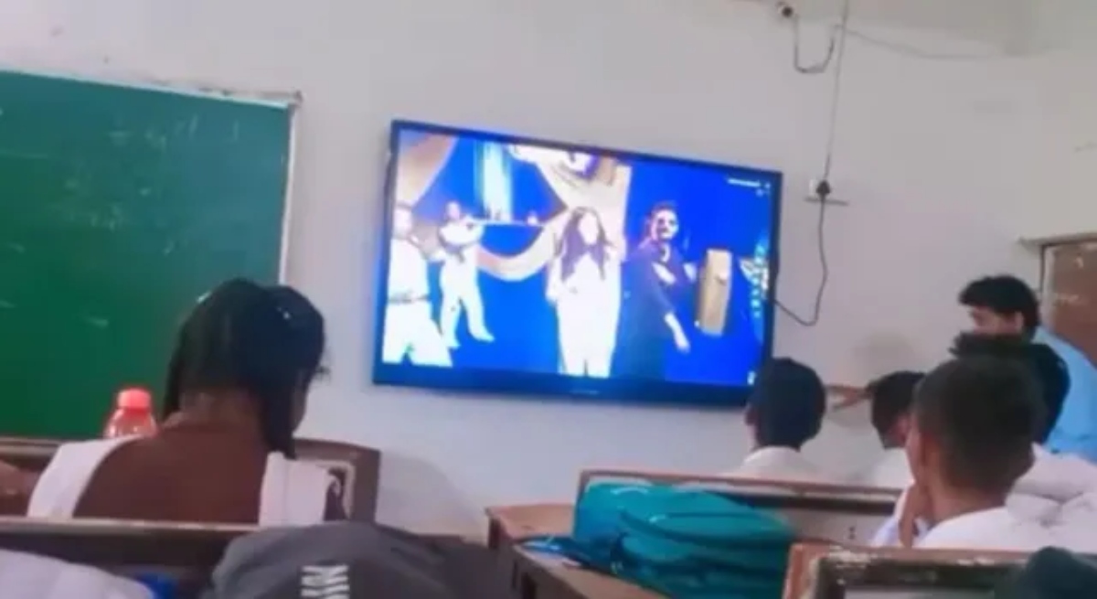 Maihar, Madhya Pradesh, Government School, Dhurandhar Movie, A Certified Film, Adult Rated Film, School Controversy, Viral Video, Digital Classroom, LED Screen, Students, Education Department, District Education Officer, Saloni Sharma, CM Helpline, School Investigation, Guest Teacher, Digital Education, School News, Viral News, MP News, Classroom Video, Education Controversy, Government School Students, Breaking News