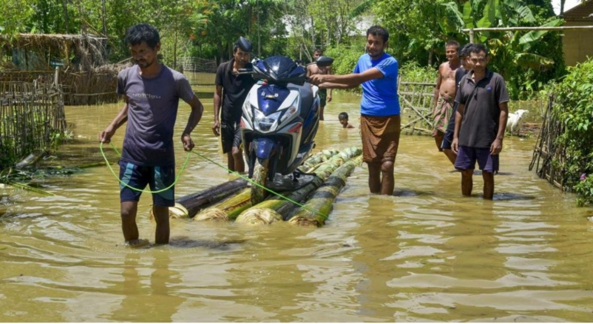 **Monsoon News, Heavy Rain, IMD Alert, Weather Update, India Weather, Monsoon in India, Heavy Rainfall, Flood News, Assam Flood, Gujarat Rain, Maharashtra Rain, Cloudburst, Landslide, Flash Flood, IMD Weather Alert, Orange Alert, Yellow Alert, Rain Alert, Weather News, India Rain News, Monsoon Alert, Rainfall Update, Flood Alert, Weather Today**