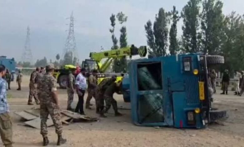 Kulgam Accident, CRPF Jawan Injured, CRPF Vehicle Accident, Jammu Kashmir News, Kulgam News, Kashmir News, Truck Accident, CRPF Bunker Vehicle, Qazigund Accident, Levdoora Accident, Jammu Srinagar National Highway, CRPF Soldiers, Road Accident, Kashmir Latest News, India News, Security Forces, CRPF News, Road Safety, Accident News, Jammu Kashmir Accident, Latest News August 2026