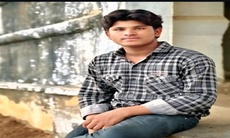 Bilaspur Lightning Strike, Pachpedi News, Loharsi Lightning Incident, Chhattisgarh Lightning Strike, Lightning Strike Death, 9th Class Student Death, Uttam Kausale, Pachpedi Police, Masturi News, SIMS Bilaspur, Lightning Accident, Rain Accident, Three Injured, Weather News, Bilaspur News, Chhattisgarh News, Local News,