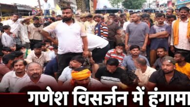 Simga News, Simga Ganesh Visarjan, Ganesh Visarjan Vivad, Chhattisgarh News, Raipur News, Simga Police, Police Lathicharge, Councillors Clash, Simga Protest, Simga Band, Simga Chakkajam, Ganesh Visarjan Controversy, Police Action, Tarresh Sahu, Dhirendra Dubey, Simga Tension, Chhattisgarh Crime News,