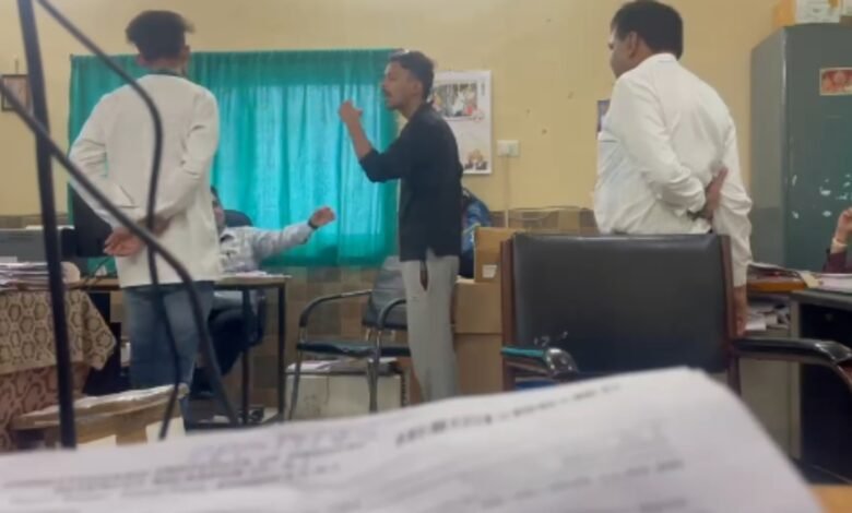 SIMS Hospital, Bilaspur, City Kotwali Police, Priyanshu Mishra, Sarju Bagicha, Civil Lines Bilaspur, Drug Distribution Center, Viral Video, Instagram Viral Video, Hospital Staff, Threat Case, Abusive Behavior, Preventive Action, Bilaspur News,