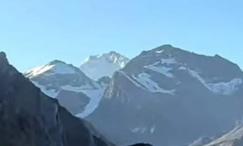 Om Parvat, Om Parvat Snowfall, Om Parvat Om Shape, Om Parvat Snow, Adi Kailash, Adi Kailash Yatra, Om Parvat Yatra, Pithoragarh, Dharchula, Lipulekh, Uttarakhand Tourism, Uttarakhand Snowfall, Fresh Snowfall, Himalayan Snowfall, Panchachuli Peaks, Panchachuli Glacier, Panchachuli Glacier Trek, Himalayan Peaks, Snow Covered Mountains, Religious Tourism, Pilgrimage, Mountain Tourism, Uttarakhand News, Pithoragarh News, Adi Kailash Om Parvat, Om Symbol, Natural Om Shape, Snowfall News,