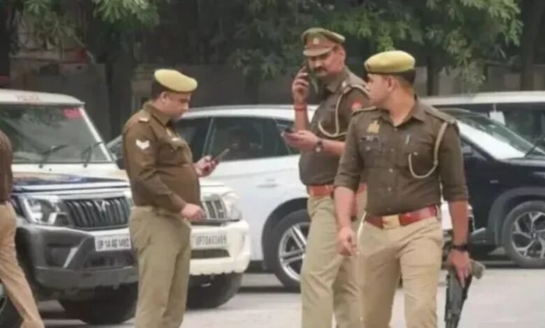 Ghaziabad Crime, Ghaziabad News, Dog Walking Dispute, Retired Inspector, Anand Kumar, Raj Empire Society, Raj Nagar Extension, Nandgram Police, Dog Dispute, Society Fight, Viral Video, Assault Case, FIR, Police Investigation, Ghaziabad Police, Uttar Pradesh Crime, UP News, Dog Walking Controversy, Society Dispute,