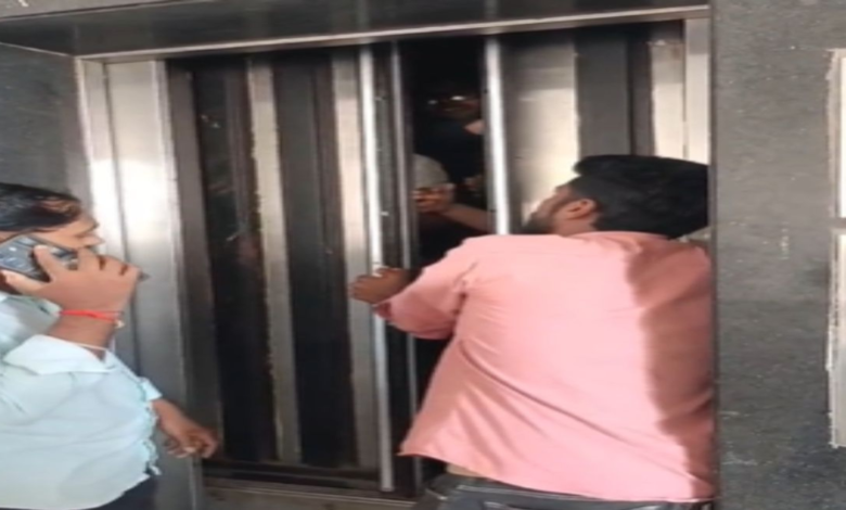 इंद्रावती भवन, Nava Raipur, Lift Accident, Lift Stuck, Officers Trapped, Government Building, Lift Maintenance, Lift Safety, Chhattisgarh News, Raipur News, Nava Raipur News, Indravati Bhavan, Lift Failure, Chhattisgarh Government,