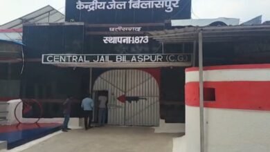 Bilaspur Central Jail, Bilaspur Jail, Jail Prahari Assault, Mobile Phone in Jail, Jail Security, Bilaspur Crime, Civil Line Police, Shambhu Yadav, Purushottam Potta, Khoamesh Mandavi, Government Work Obstruction, Chhattisgarh Crime, Bilaspur News, Central Jail Bilaspur,