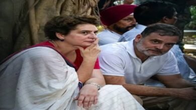 : Rahul Gandhi, Priyanka Gandhi, Mallikarjun Kharge, Opposition MPs, Delhi Police FIR, Akashvani Bhavan, CEC Gyanesh Kumar, Election Commission, SIR, Special Intensive Revision, Save Democracy March, Opposition Protest, Voter List, Form 6, Congress, INDIA Bloc, Election Commission Controversy