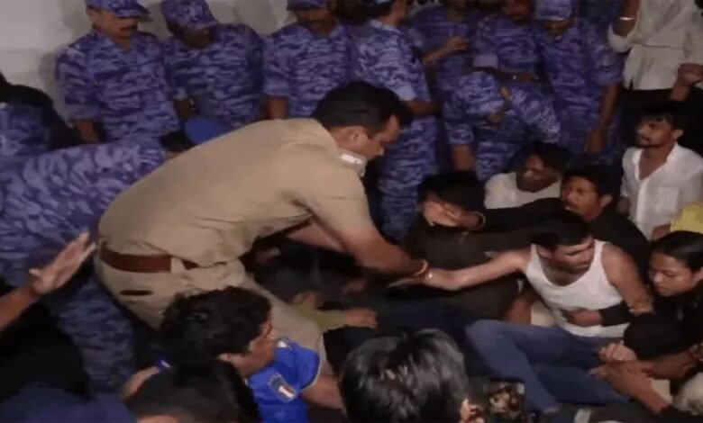NSUI President Vinod Jakhar, Delhi Police, NSUI Protest, Rahul Gandhi, Parliament Street Police Station, NSUI Women Workers, Police Brutality Allegations, FIR Demand, Congress Protest, Delhi News, Student Protest, Indian National Students Union, Women Safety,