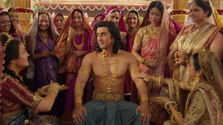 mangal rang song scene