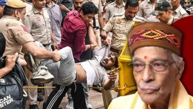 murli manohar joshi lathicharge